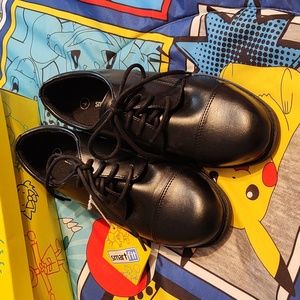 Smart Fit Youth black dress shoes Size 4